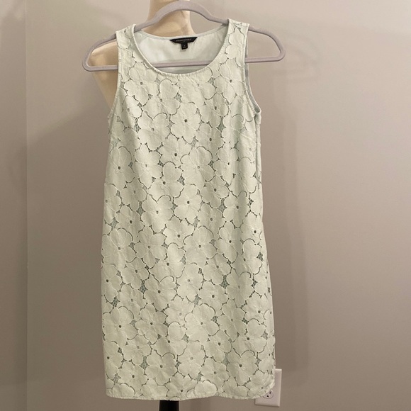 Banana Republic Dresses & Skirts - ❤️ Banana Republic mint free embroidered floral dress